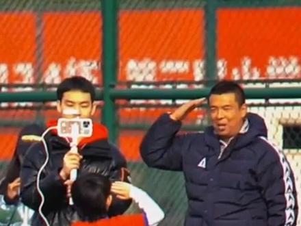 #中国足球小将 2014队员金岷骏,来自延吉的小伙把徐亮指导整懵了!#遇见足球 #唯有足球不可辜