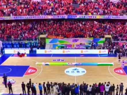 四川远达美乐女篮在2022-2023赛季中国女子篮球联赛(WCBA)总决赛第三场中以83:82击败内蒙古农信女篮,在三场两胜制的系列赛中以总比分2:1实现逆转,拿到了队史首个联赛总冠军#四川女篮 #李梦 #韩旭#抖音小助手 #上热门