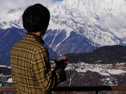 很多人以为,可控核聚变才是人类能源的终极答案,但马斯克却一边嘲讽核聚变,一边押注太空算力中心。这期从科技与商业思维出发,拆解这背后的路线分歧:为什么一个看似完美的技术,反而被资本和创业者谨慎对待?这不仅是科普与热点,更关乎创业、职场选择、社会资源分配,以及普通人如何在生活中理解“快落地”与“远理想”的差别。 #创业 #干货分享 #热门 #热点 #科普