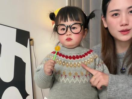 女鹅鹅这件费尔岛毛衣,摸起来软乎乎的,穿上身很舒服,保暖效果也很好,冬天穿氛围感满满!#高品质童装#生女儿就要这样穿#费尔岛毛衣#女儿穿搭#秋冬穿搭