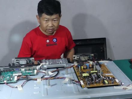 老乡送来1台飞利浦液晶电视,老男孩绕了个大圈,发现被自己坑了