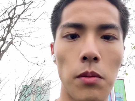 厦门田径公开赛1分钟领物流程,大概率跑不了,但是交钱了好歹装备还是要领一下的#记录真实生活 #185大帅哥 #厦门 #田径 #跑步