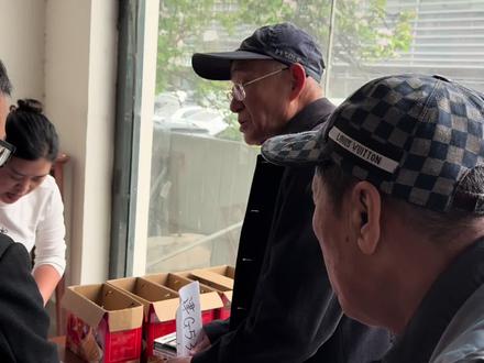 最近直播也没状态 视频也没空拍
最主要是我爷爷有病了 120拉走了伺候好几天
给我累的也是歇不过劲儿来 今天刚有空
维修保养整备 升级 请您提前预约 洗空调活动持续进行中
跑天津来看看孟大爷的皇冠 有那么三四台能看过眼去的
价都不低