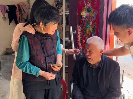 高旗和雪莉正式交往了,也是一个好的开始,爸妈也跟着高兴,希望能早日修成正果#记录真实生活 #父母 #家庭日常