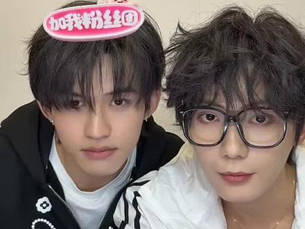 12月15号直播全程,快来观看他们两个在直播间的打打闹闹吧。@云旗Yunqi @郝熠然 #郝熠然云旗 #双人互动