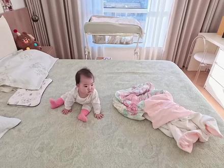 6月龄小元宝的换装日记,养娃的日常是琐碎的,但正是这些闪光的瞬间,像珍珠一样串起了时光项链 #亲子互动 #养娃日常 #人类幼崽 #人类幼崽的一天