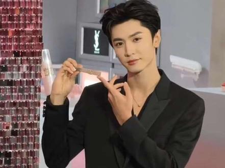 帅不帅 爱不爱他
#陈哲远 #YSL #沈阳万象城 #帅的一塌糊涂 #他好像知道自己很帅