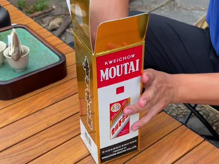 是不是有很多人跟我一样一上来打开的方法就用错了#飞天茅台#茅台开瓶器 #花下醉开瓶器