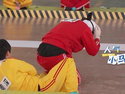 #奔跑吧 郑恺眼罩成了辫子,周深还贴心的帮郑恺把裤子提上了