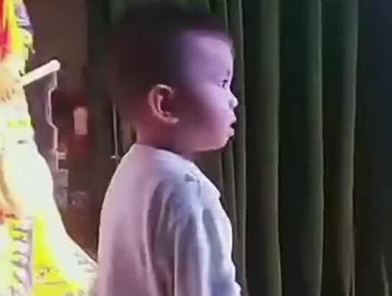 这应该是从娘胎就开始入戏了,国粹#弘扬戏曲文化 #萌娃搞笑瞬间 #看一遍笑一遍 #舞台无处不在 #萌萌哒 😍😍😍😊😊😊👶👶👶👏👏👏