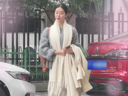 路遇优雅气质女神,竟然是四川辣妹? #上汽大众途观X #上汽大众制造真实的美好 #上汽大众至高全免购置税@立秋