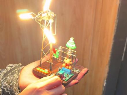 风车小夜灯教程来了
材料清单:
16340电芯
8.8cm实木杯垫
1.2mm铜丝
热熔胶
3.4mm黄铜管
3.8mm陶瓷灯芯
N20减速电机
Tpc充电模块
调速器
502胶水
热缩管
锡丝
焊锡膏
工具:
圆规尺子
焊锡枪
尖嘴钳
#风车灯 #风车小夜灯