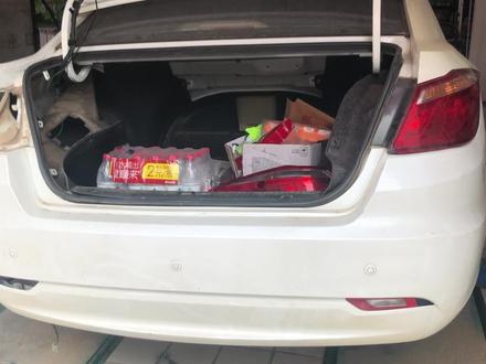 长安逸动后保险杠拆装