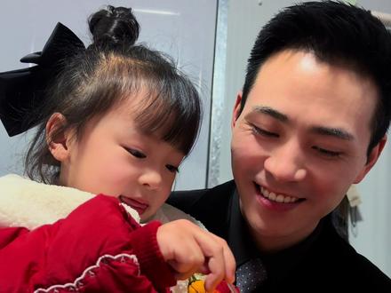 小九带着画,见到了图爸爸#索图 大家猜一下最后图爸爸问了小九什么问题?#索图大舞台 #奉节