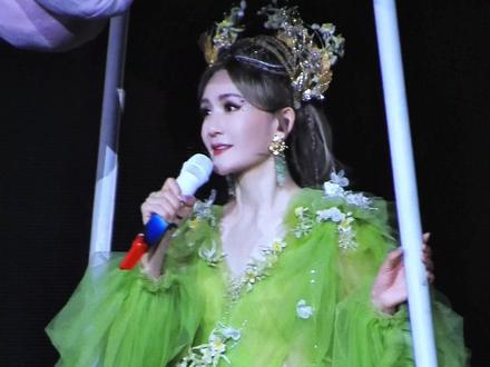 2025.5.6 talk
“我希望她们永远都在我的身边”
“谢谢我的爸爸妈妈 一路支持我的梦想”
❤️娜娜 节日快乐@谢娜🌞 我是真的谢娜
#谢娜 #谢娜演唱会