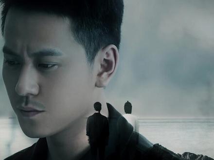 #通天塔开播 在这座「积木之城」,似是有双无形之手暗中操纵,一步踏错,全城陷落。由#秦俊杰 演唱的陆萧人物心曲《积木之城》上线啦!