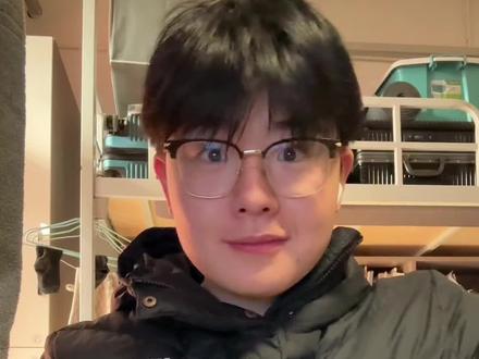 是喜茶和星星人 完蛋 我还是太爱泡泡玛特了 居然说成泡泡玛特和星星人联名😨😨#喜茶#星星人