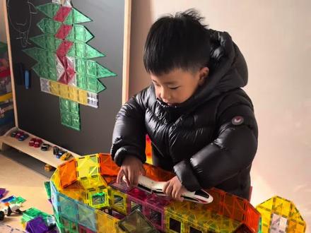 小高铁下楼的简易教程来啦#磁力片拼图大全教程 #磁力片 #磁力片高铁 #磁力片火车 #磁力片轨道车