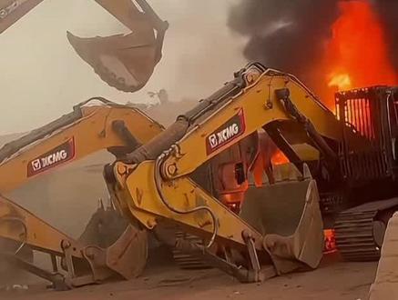 2026年1月14日报道,几内亚坎坎地区锡吉里爆发反挖机运动 #非洲采金挖掘机 #非洲挖金 #挖掘机出口 #三一挖掘机出口