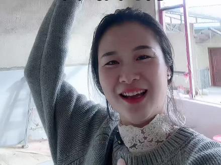 中间又是一根大横梁,自建房好像都有梁,😹