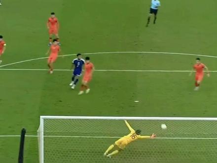 0比2!U23国足8分钟连丢两球,日本队折射+世界波 #国足 #U23国足 #中国男足