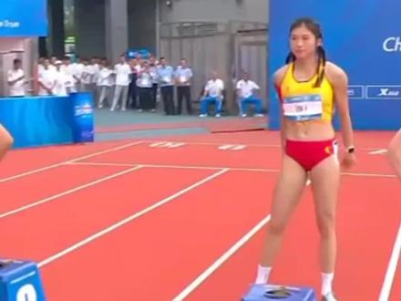 #吴艳妮又美又飒 成都大运会100米栏预赛吴艳妮纯享完整版!又酷又拽!吴艳妮说过她的偶像是刘翔,她的动作应该是在召唤刘翔附体!加成30%#吴艳妮 #世界大学生运动会
