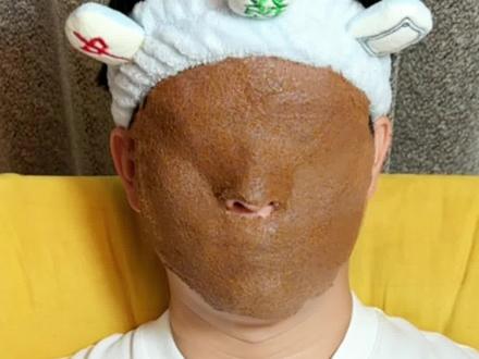 不是千人千面 而是人人千面
#帮男友护肤 #助眠asmr #沉浸式护肤 #奶嘴型粉扑 #情侣日常