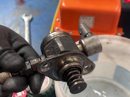 高压油泵喷油嘴测漏接头,发动机燃油系统故障可以用这个工具简单测漏出来,都可以给自己备用一套