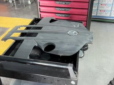 您汽车每次的机油保养是怎么做的?奔驰GL550日常撸车小保养~
#汽车保养与维修 #抖音汽车 #撸车日常 #机油保养 #汽车养护 #带你懂车 #每天一个用车知识 #汽车知识 #同城热点 #喜欢就关注我吧