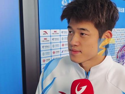 11月16日,深圳,谁来抱抱潘展乐?全运会个人项目只拿到一块金牌,面对记者“扎心提问”化身“潘耿直”,称目前状态一般,虚心认识自己不足。#潘展乐 #游泳 #全运会