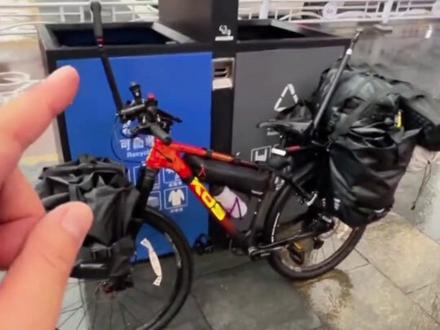 蓝战非环游世界骑的是什么车
#蓝战非 #喜德盛 #山地车 #户外运动