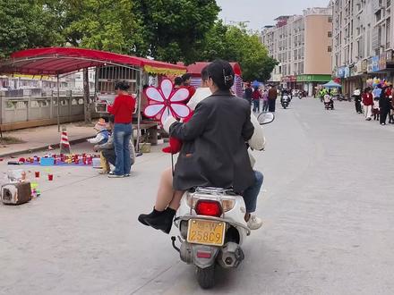 猜我看到谁了?非哥回来过年了#蓝战非