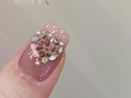 粉色豹纹爱心💗
#美甲 #美甲教程