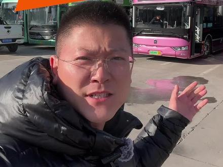 《岩峰说》本期话题 :榆林“驼城号”观光巴士2.14浪漫启航!(摄制:姚璐)#榆林 #双层巴士 #城市热点 #观光