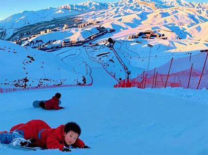 我看这个小孩哥他骨骼惊奇 #吃喝玩乐分享计划 #轻装滑 #将军山最好玩 #向光道 #阿勒泰