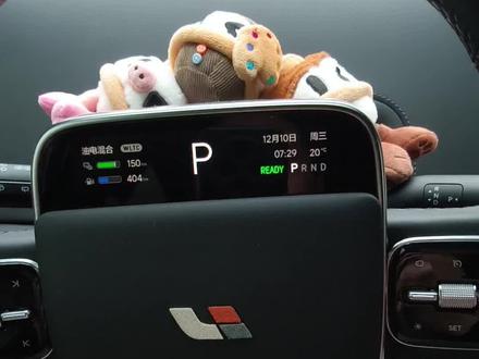 千呼万唤的 汽水音乐车载版终于随着理想OTA8.1正式上车啦!🚗💨
抖音热歌,即点即播! 开车路上,热门BGM随时跟上节奏。
智能推荐,懂你喜好! 发现更多藏在角落里的宝藏小众歌曲,耳朵有福了~
海量曲库,畅听无阻! 承包你每一段旅程的BGM。
🎵 你的专属车载音乐厅,已就位!
快上车体验! 已经用上的车友们,快来评论区或带话题 #汽水音乐上车# 分享你的使用感受和最爱歌单吧!让更多车友一起玩转汽水音乐!👇
#开车就听汽水音乐 #汽水音乐车机版来了