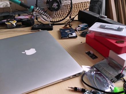 扩容升级:给七年前的MacBook Air 换了1 TB SSD。128G的SSD完全不够用,经常提示启动盘存已满。换啥大内存新款mac啊,自己扩容升级不香吗?