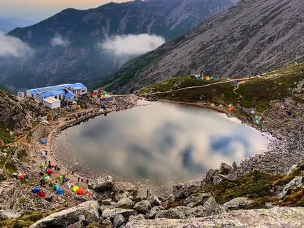 #秦岭总有一个画面能震撼你 我在大爷海见到许多高反的,没地方住的,住大通铺抱怨的条件差的,所以,没有足够的心理准备,千万不要去大爷海和拔仙台。#户外登山运动 #大爷海 #拔仙台 #太白山国家森林公园