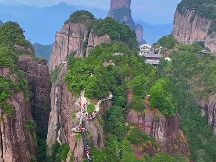 山不在高,有仙则名!国家5A级景区神仙居,相传古仙人所居,意云蒸霞蔚之仙居,景色秀美,天下第一。你去过了吗?(推荐南上南下)#令人一眼惊艳的中国美景 #大自然的鬼斧神工 #抖来神仙居 #云雾缭绕人间仙境 #有一种旅游叫仙游