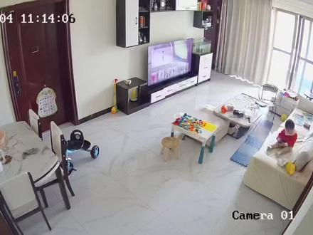 一款可以检测婴儿哭声的摄像头。检测到哭声立刻发送信息到手机,及时知道宝宝在家中情况。