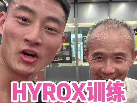 75岁的王石主席,刚结束一场高强度HYROX训练,转身便与HYROX王大拿一同踏入冰浴做身体恢复。没有犹豫,没有退缩——5分钟,从容应对,面不改色。
年龄从不是极限,意志才是边界。真正的强者,敢在极寒中继续燃烧。#HYROX #冰浴挑战 #王石 #王大拿铁#硬核恢复#supercover冰浴机
