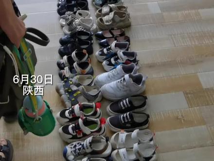 【幼儿园组织家长找孩子游戏 对于妈妈来说毫无难度~】每一只小猪都在目光跟随自己的妈妈 #萌娃 #记录真实生活 #人类幼崽成长记 #一群小可爱 #幼儿园系列 #幼儿园的小可爱 #陕西dou知道 #暖心瞬间