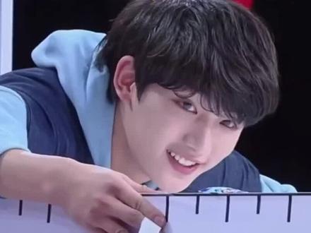 丁程鑫秒睡名场面!嘎嘣一下太真实