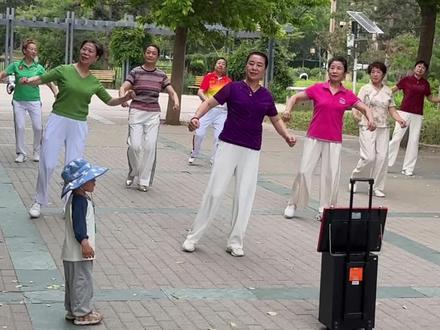 00后误入广场舞高端局,亲眼见证大妈用秒哒一句话开发应用!
网友辣评:太卷了,等老了连广场舞都混不进去了#广场舞 #00后