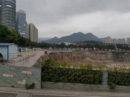 前几天有几个老铁都在问它,它今天来了,围挡要做完了#曾鹏 #地标建筑