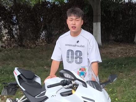 今天带来25款张雪500RR 白色单摇臂,四缸仿赛颜值天花板,二手成色新,性价比直接拉满!#张雪500
