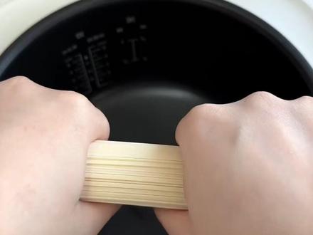 吃腻的挂面摇身一变成大欧包,无油无糖,不用烤箱,有手就会! #紫薯欧包 #电饭锅美食 #挂面的神仙吃法 #紫薯的神仙吃法 #分享美食分享快乐