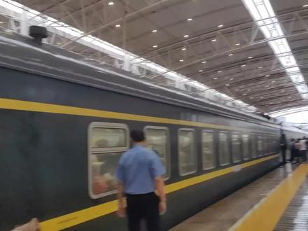 在商丘站,如何火车换乘高铁,今天实地探访,一条视频告诉你,让你少走弯路 #商丘站便捷换乘#商丘站火车换乘高铁 #高铁🚅