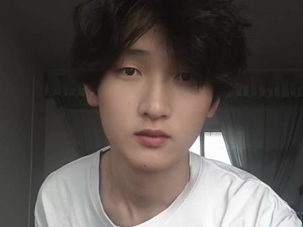 你们要的户外接老弟放学那么顺便就在校门口拍了吧#庆猫摇