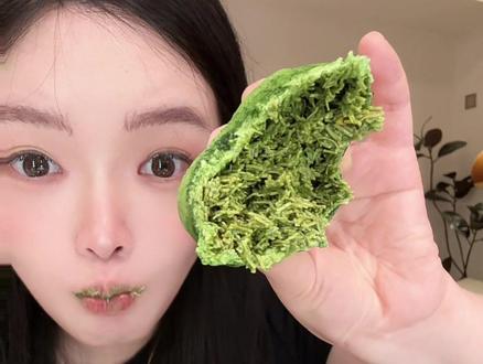 轻膳语迪拜软曲奇这个抹茶味的真的可以给到夯#迪拜软曲奇 #抹茶脑袋#甜品